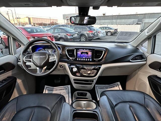 Photo of 2017 Billet Silver Metallic Clearcoat Chrysler Pacifica
