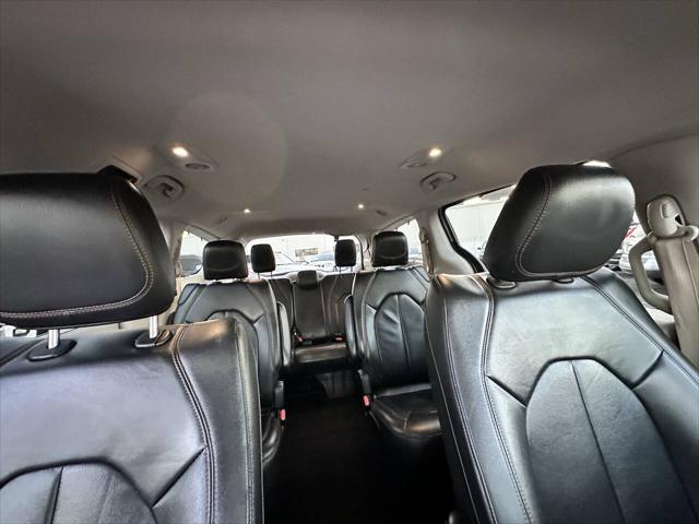 Photo of 2017 Billet Silver Metallic Clearcoat Chrysler Pacifica