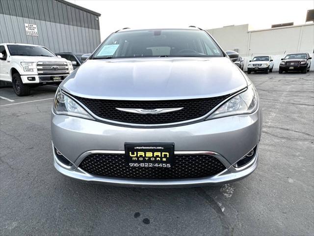 Photo of 2017 Billet Silver Metallic Clearcoat Chrysler Pacifica