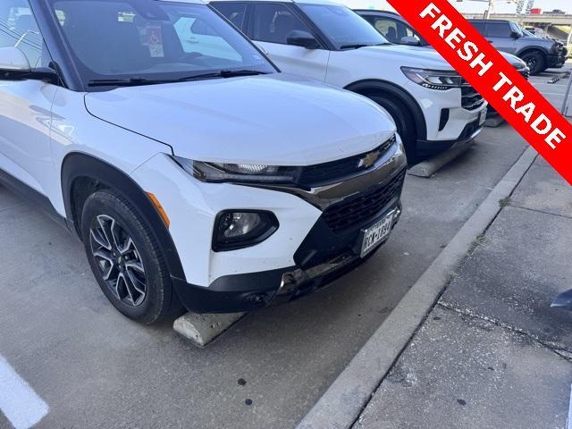 Photo of 2022 Summit White Chevrolet Trailblazer