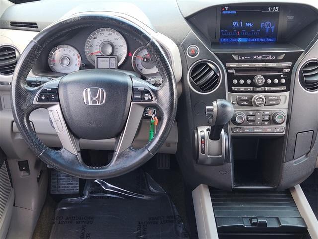 Photo of 2015 Taffeta White Honda Pilot