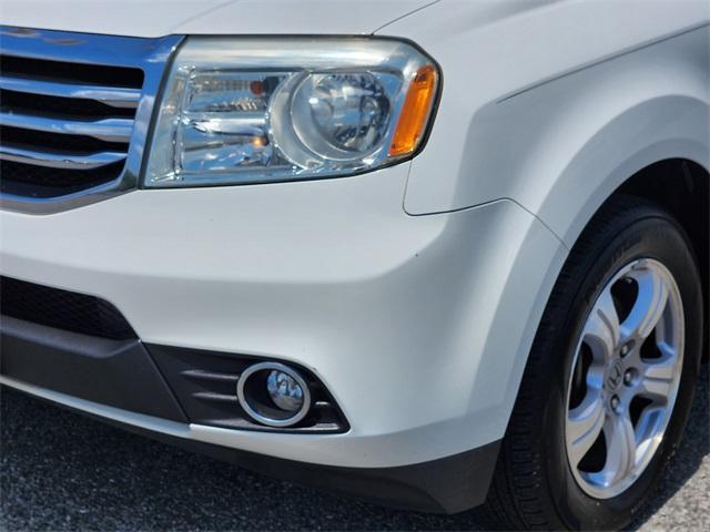Photo of 2015 Taffeta White Honda Pilot