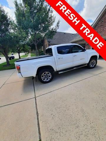 Photo of 2018 Super White Toyota Tacoma