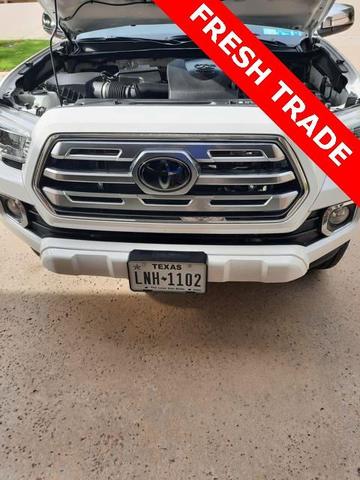 Photo of 2018 Super White Toyota Tacoma