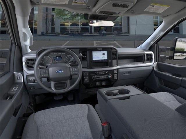 Photo of 2025 Oxford White Ford F-350
