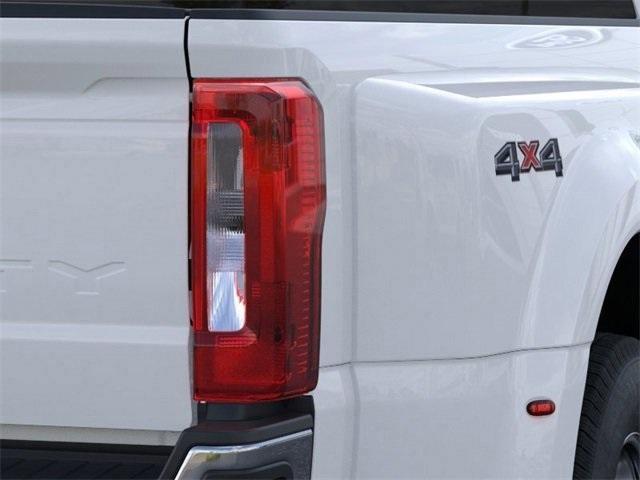 Photo of 2025 Oxford White Ford F-350