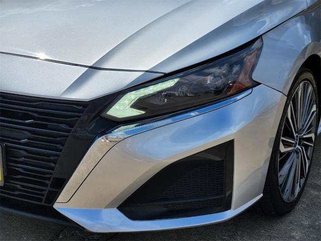 Photo of 2023 Brilliant Silver Metallic Nissan Altima