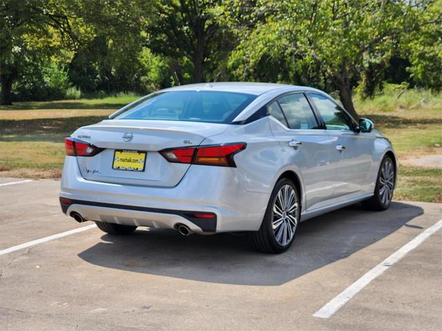 Photo of 2023 Brilliant Silver Metallic Nissan Altima