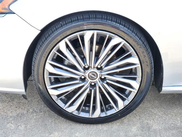 Photo of 2023 Brilliant Silver Metallic Nissan Altima