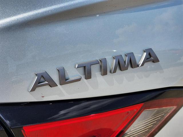 Photo of 2023 Brilliant Silver Metallic Nissan Altima
