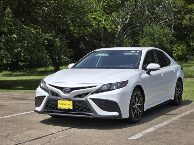 Photo of 2021 White Toyota Camry