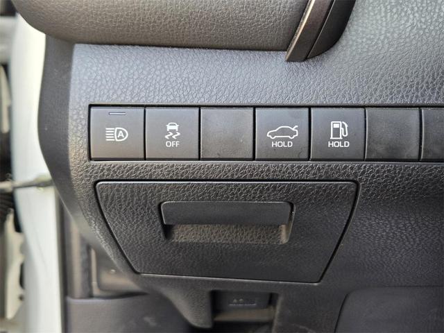 Photo of 2021 White Toyota Camry