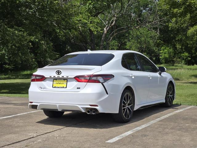 Photo of 2021 White Toyota Camry