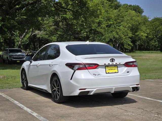 Photo of 2021 White Toyota Camry