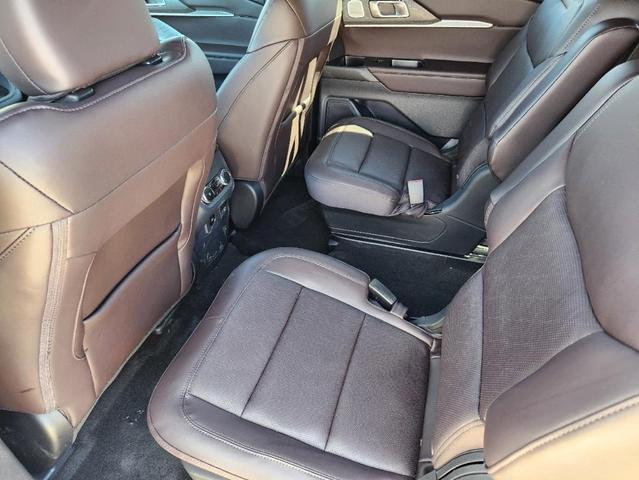 Photo of 2025 Star White Ford Explorer