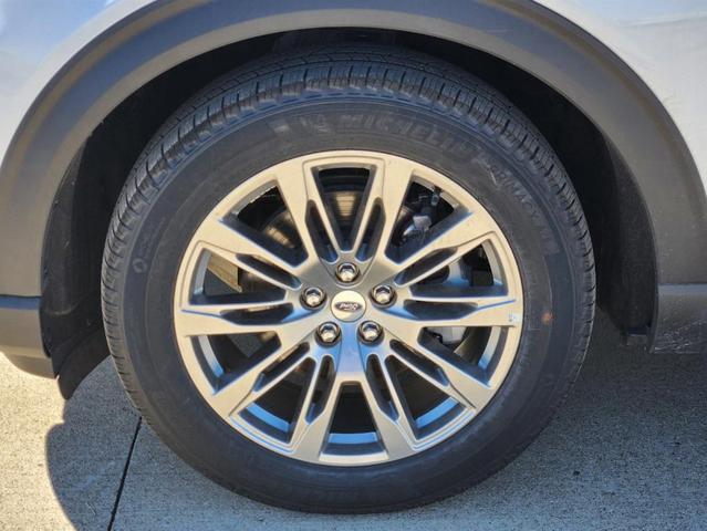 Photo of 2025 Star White Ford Explorer