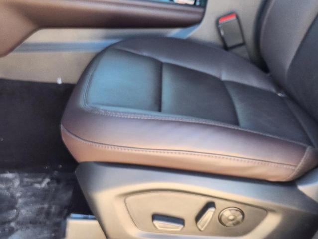 Photo of 2025 Star White Ford Explorer