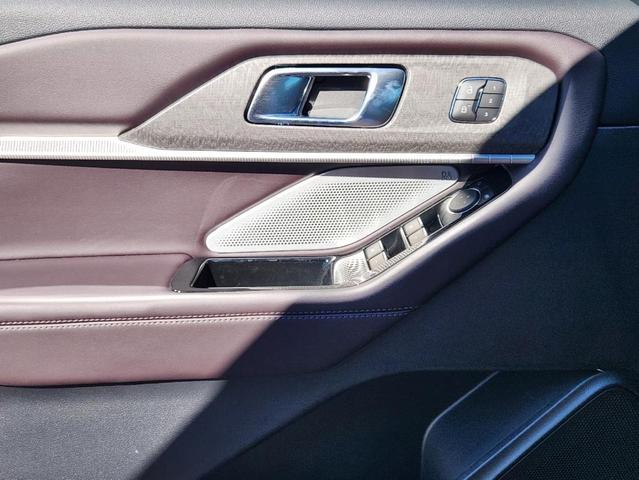 Photo of 2025 Star White Ford Explorer
