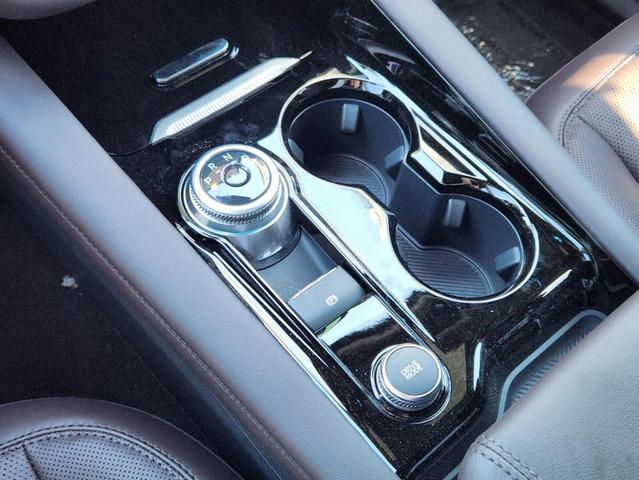 Photo of 2025 Star White Ford Explorer