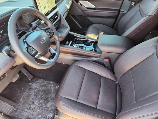Photo of 2025 Star White Ford Explorer