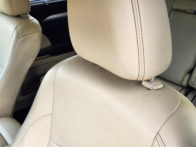 Photo of 2015 White Toyota Highlander