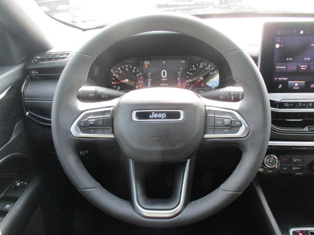 Photo of 2022 Bright White Clearcoat Jeep Compass