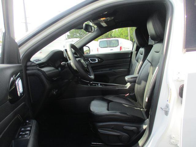 Photo of 2022 Bright White Clearcoat Jeep Compass