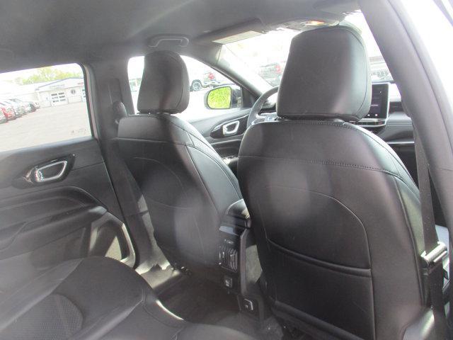 Photo of 2022 Bright White Clearcoat Jeep Compass