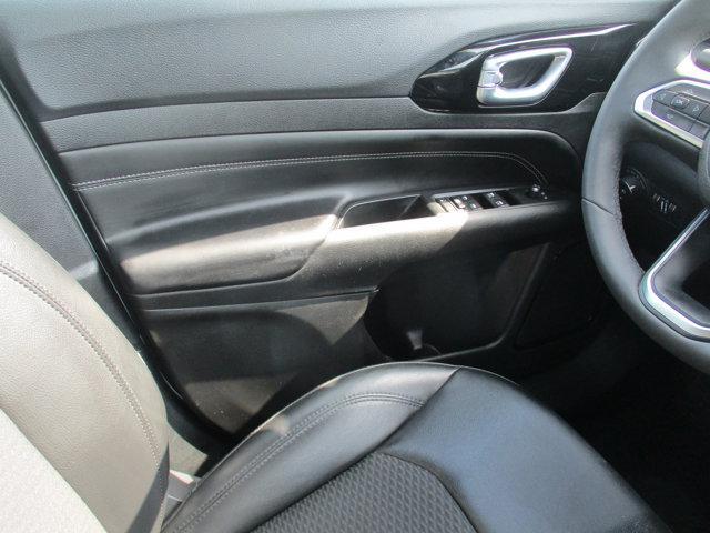 Photo of 2022 Bright White Clearcoat Jeep Compass