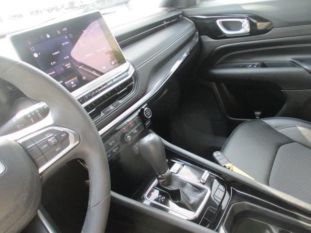 Photo of 2022 Bright White Clearcoat Jeep Compass
