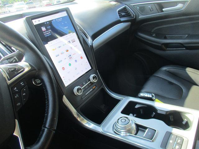 Photo of 2021 Agate Black Metallic Ford Edge