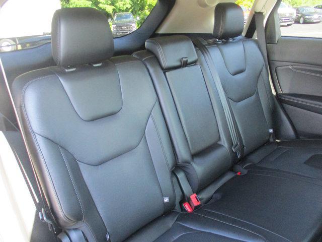 Photo of 2021 Agate Black Metallic Ford Edge