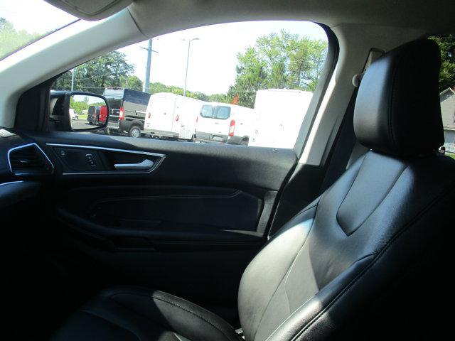 Photo of 2021 Agate Black Metallic Ford Edge
