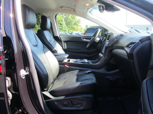 Photo of 2021 Agate Black Metallic Ford Edge