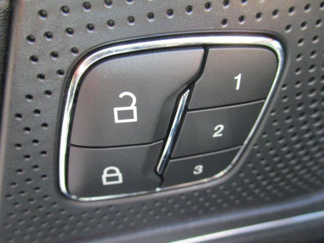 Photo of 2021 Agate Black Metallic Ford Edge