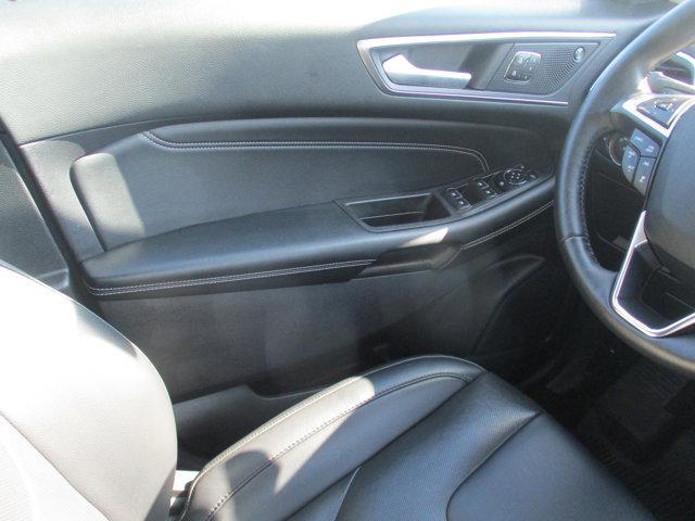 Photo of 2021 Agate Black Metallic Ford Edge