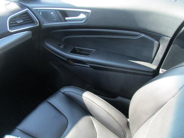 Photo of 2021 Agate Black Metallic Ford Edge