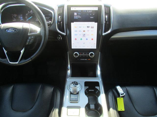 Photo of 2021 Agate Black Metallic Ford Edge