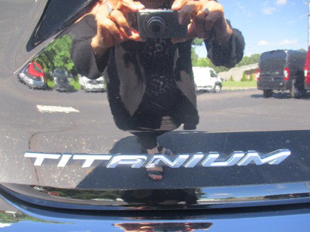 Photo of 2021 Agate Black Metallic Ford Edge
