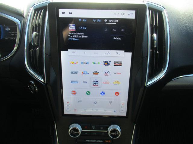 Photo of 2021 Agate Black Metallic Ford Edge