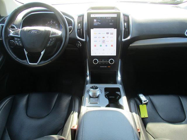 Photo of 2021 Agate Black Metallic Ford Edge