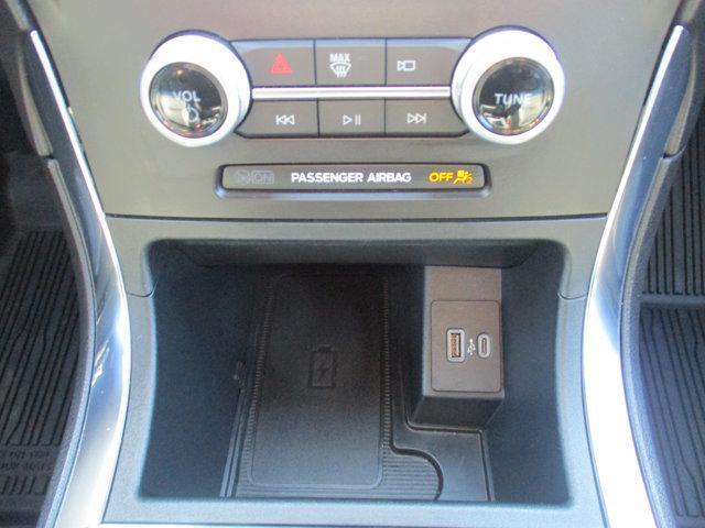 Photo of 2021 Agate Black Metallic Ford Edge