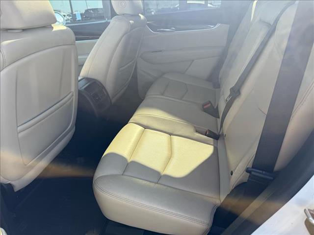 Photo of 2017 Crystal White T Cadillac XT5