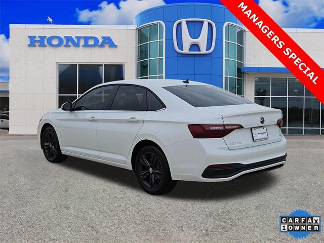 Photo of 2024 Opal White Pearl Effect Volkswagen Jetta