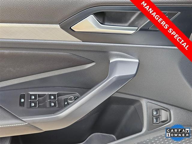 Photo of 2024 Opal White Pearl Effect Volkswagen Jetta
