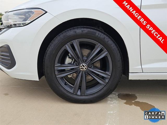 Photo of 2024 Opal White Pearl Effect Volkswagen Jetta