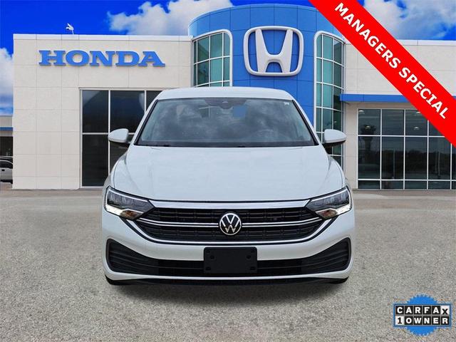 Photo of 2024 Opal White Pearl Effect Volkswagen Jetta