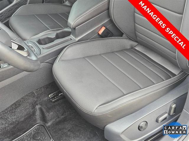Photo of 2024 Opal White Pearl Effect Volkswagen Jetta