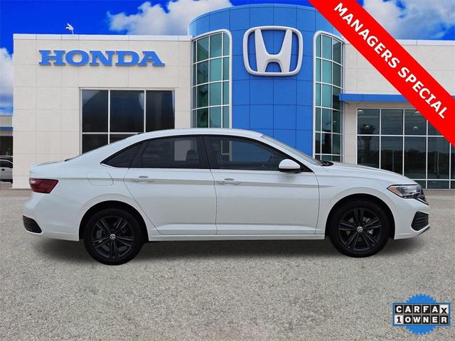 Photo of 2024 Opal White Pearl Effect Volkswagen Jetta