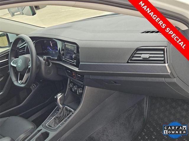 Photo of 2024 Opal White Pearl Effect Volkswagen Jetta